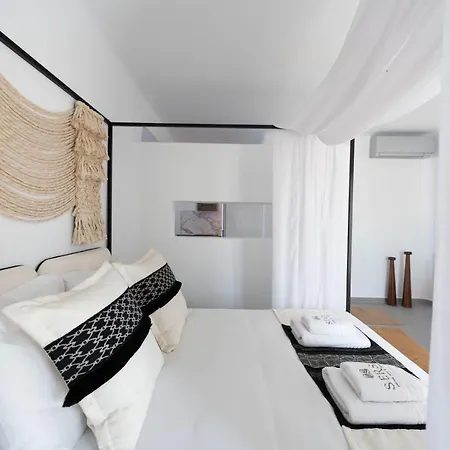 Sersi Paros & *