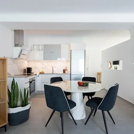 Sersi Paros & * Pounda