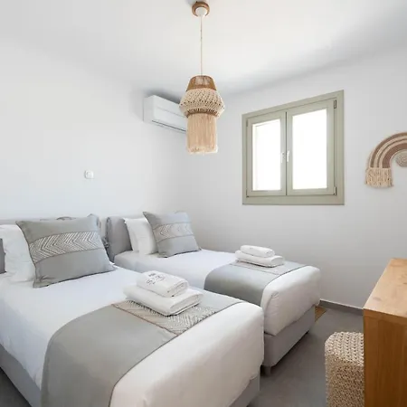 Sersi Paros &