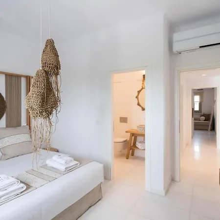 Sersi Paros & *