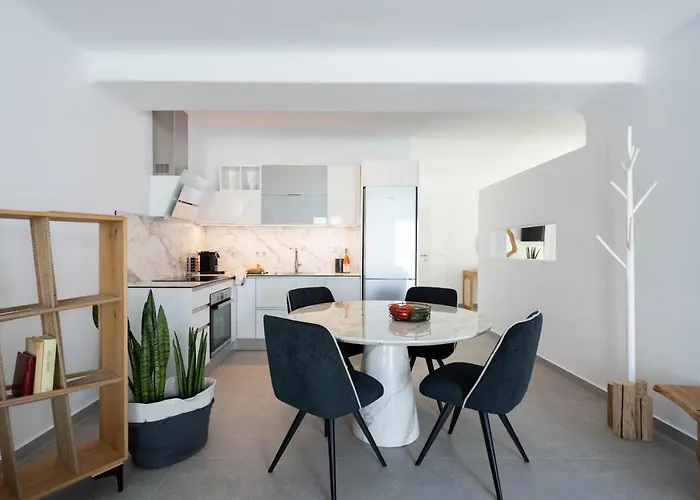 Sersi Paros & * Pounda